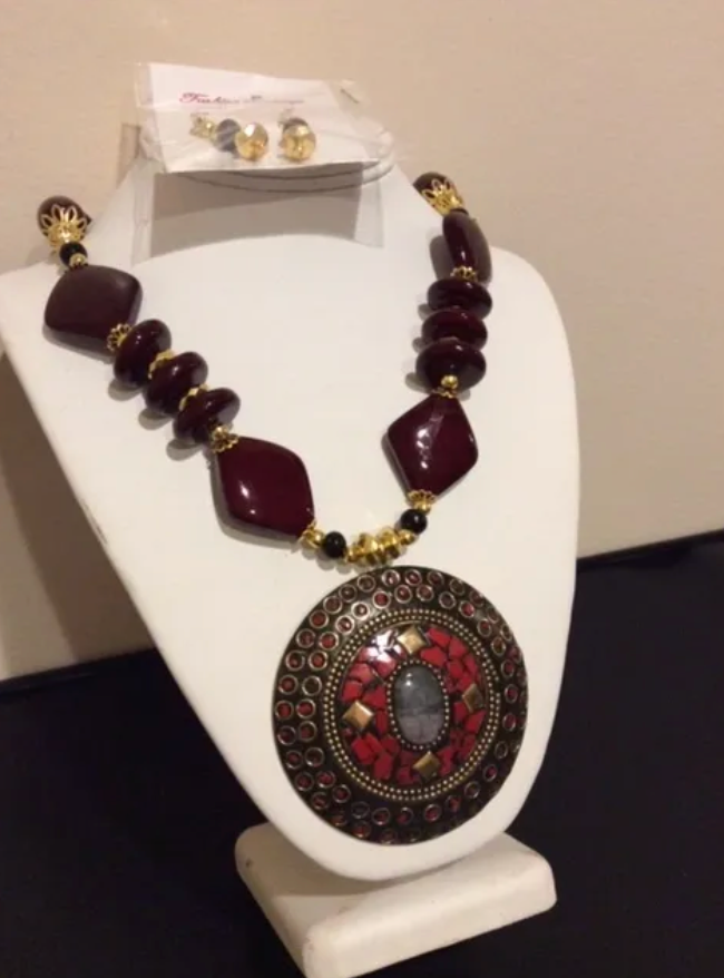 Black, Burgundy & Gold Pendant - Necklace & Earring Set